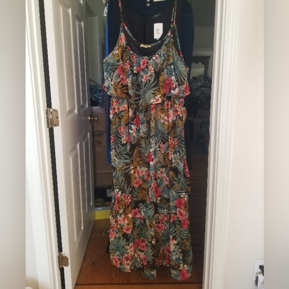 🎁🎁🎁NWT Floral Maxi Dress - Picture 5 of 5